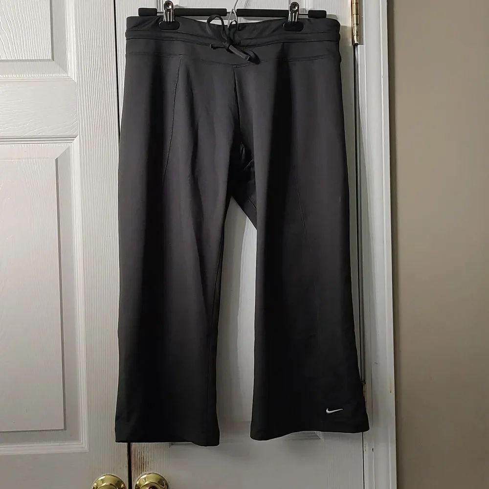 Nike  Fit Dry wide leg charcoal workout yoga athletic crop pants  Sz M